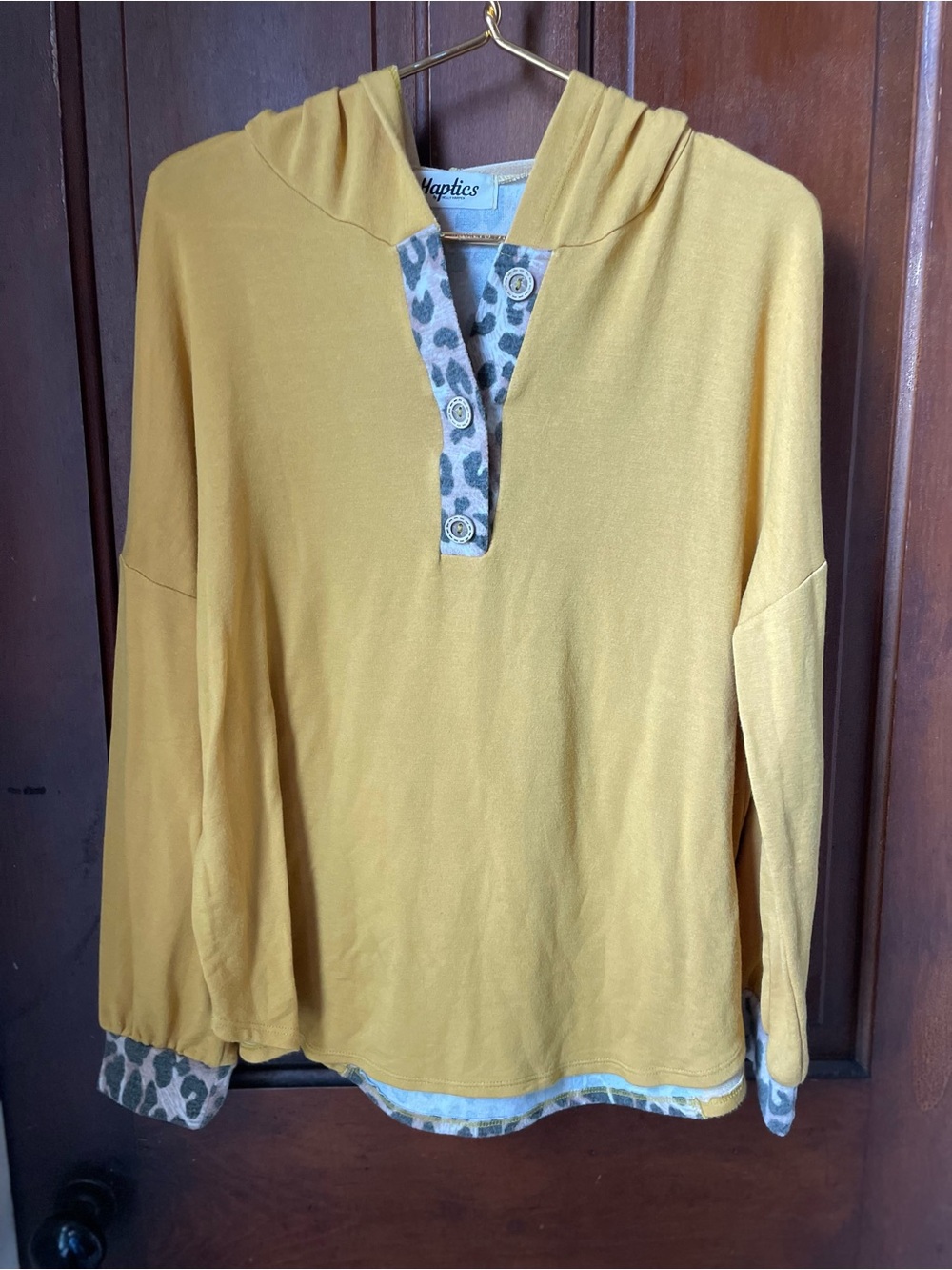 Haptics women's large long sleeve hooded yellow / animal print top